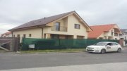Svätý Jur, podlahové vykurovanie, voda a kanalizácia