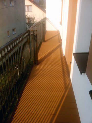 podlaha na balkóne z drevoplastu wpc Sufloor