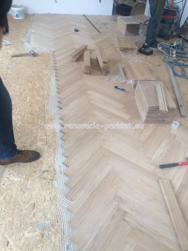 Pokládka masívnych parkiet a povrchová úprava
